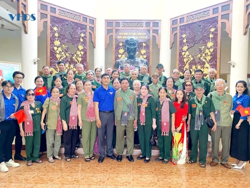 Thăm lại chiến trường xưa