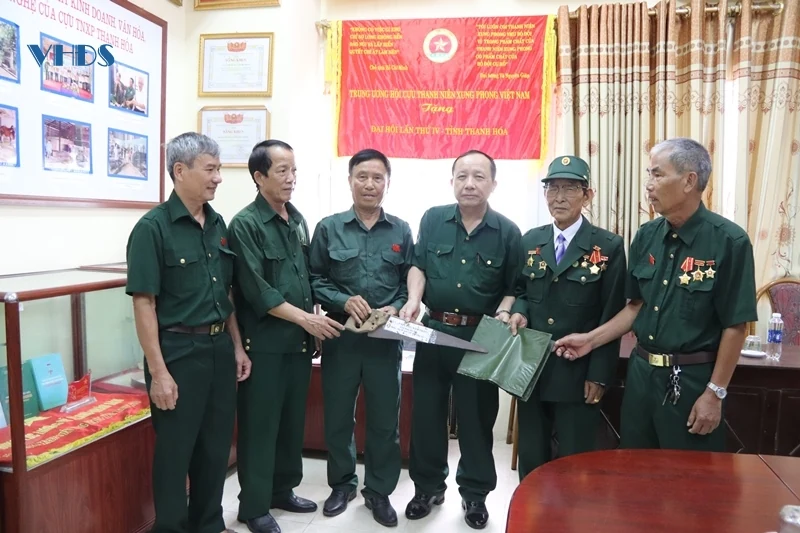 Thăm lại chiến trường xưa