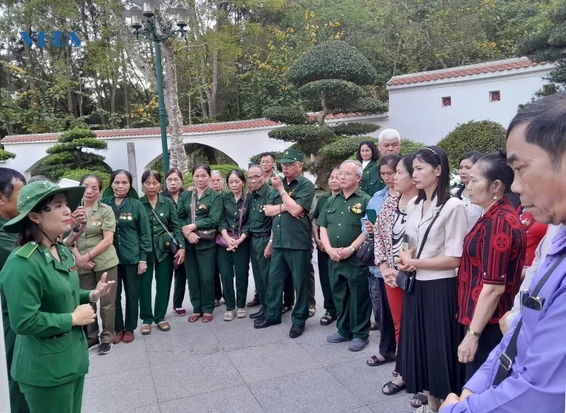 Thăm lại chiến trường xưa