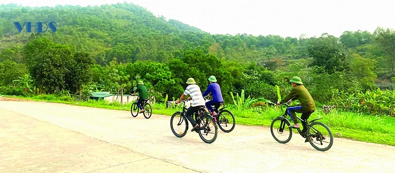 Làng Quan Yên bên sông Mã