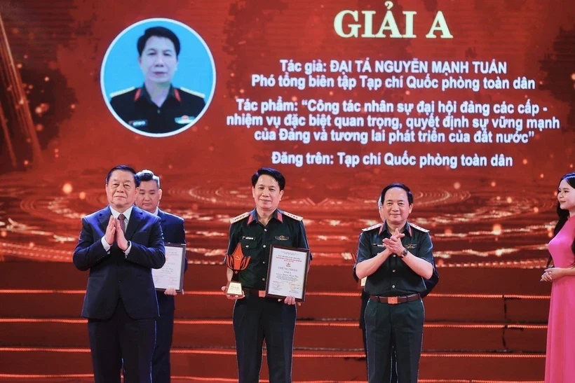 Trao giải cuộc thi viết Bảo vệ nền tảng tư tưởng của Đảng trong tình hình mới