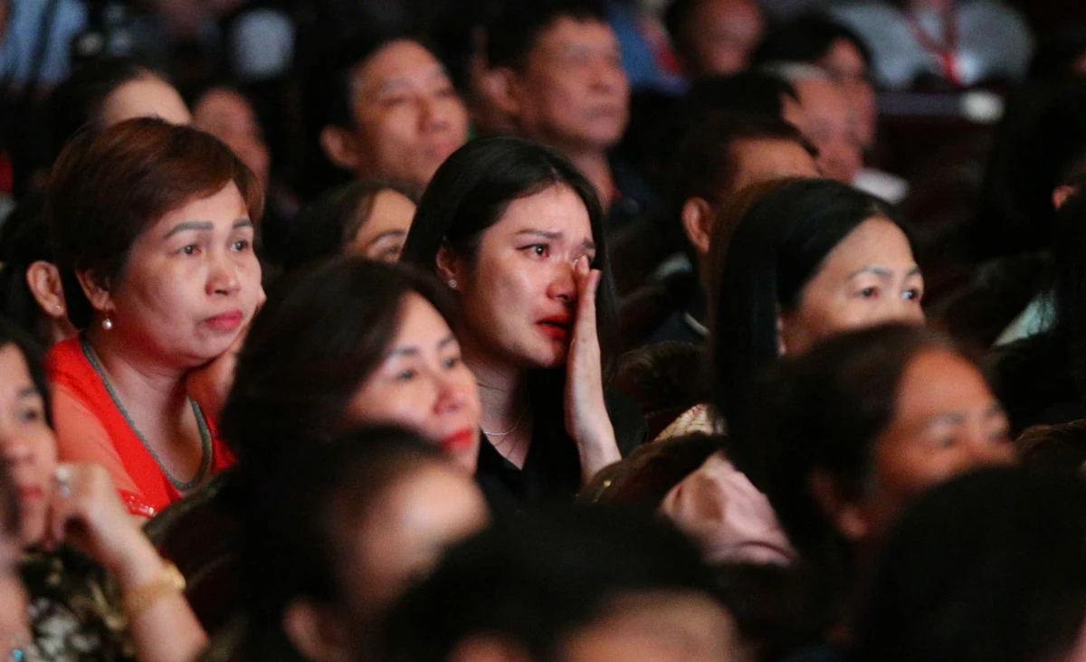 Khán giả rơi lệ trước hình ảnh Bác Hồ trong “Quà tháng 5 dâng Người”