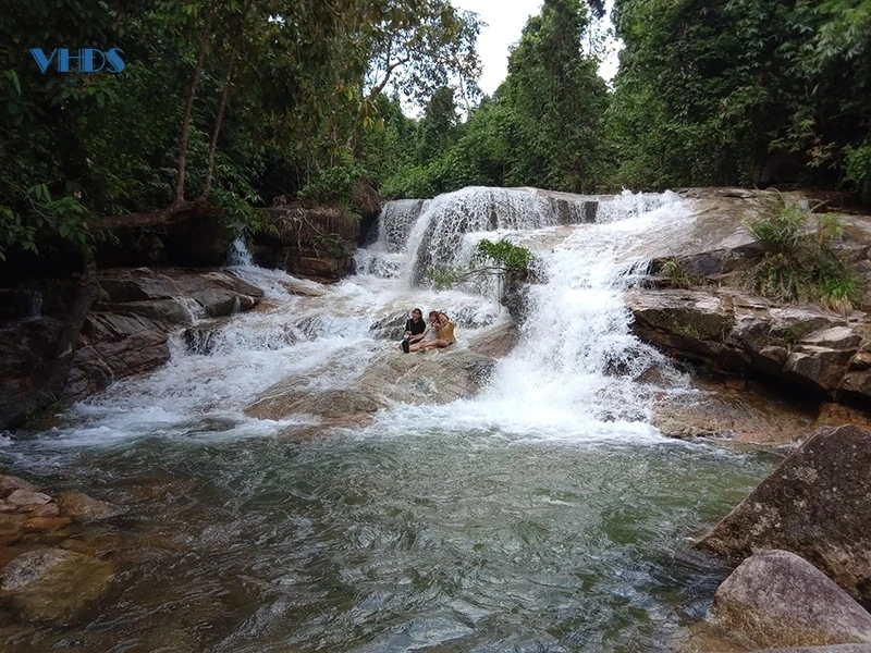 Hón Lối chờ du khách đến thưởng ngoạn