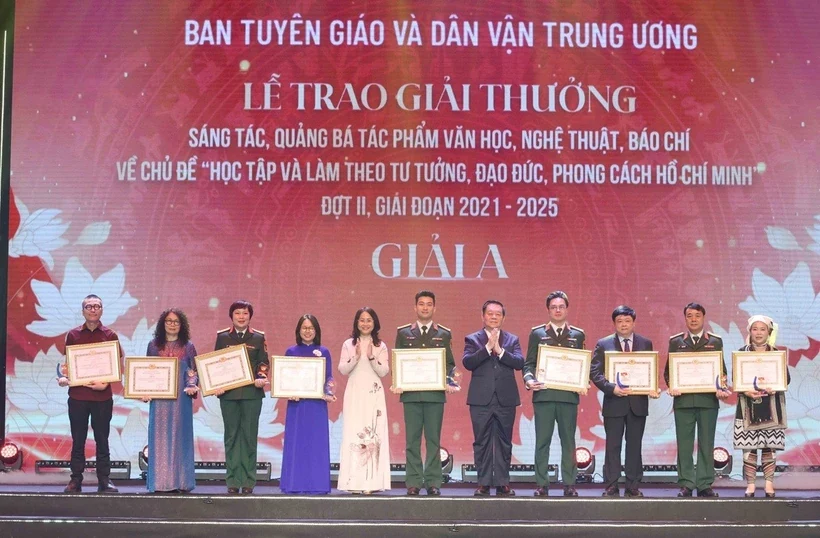 Trao giải sáng tác về học tập và làm theo tư tưởng, đạo đức, phong cách của Bác