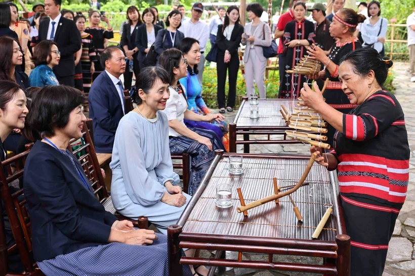 Hội nhập quốc tế về văn hóa: Khi bản sắc dân tộc gặp gỡ tinh hoa nhân loại