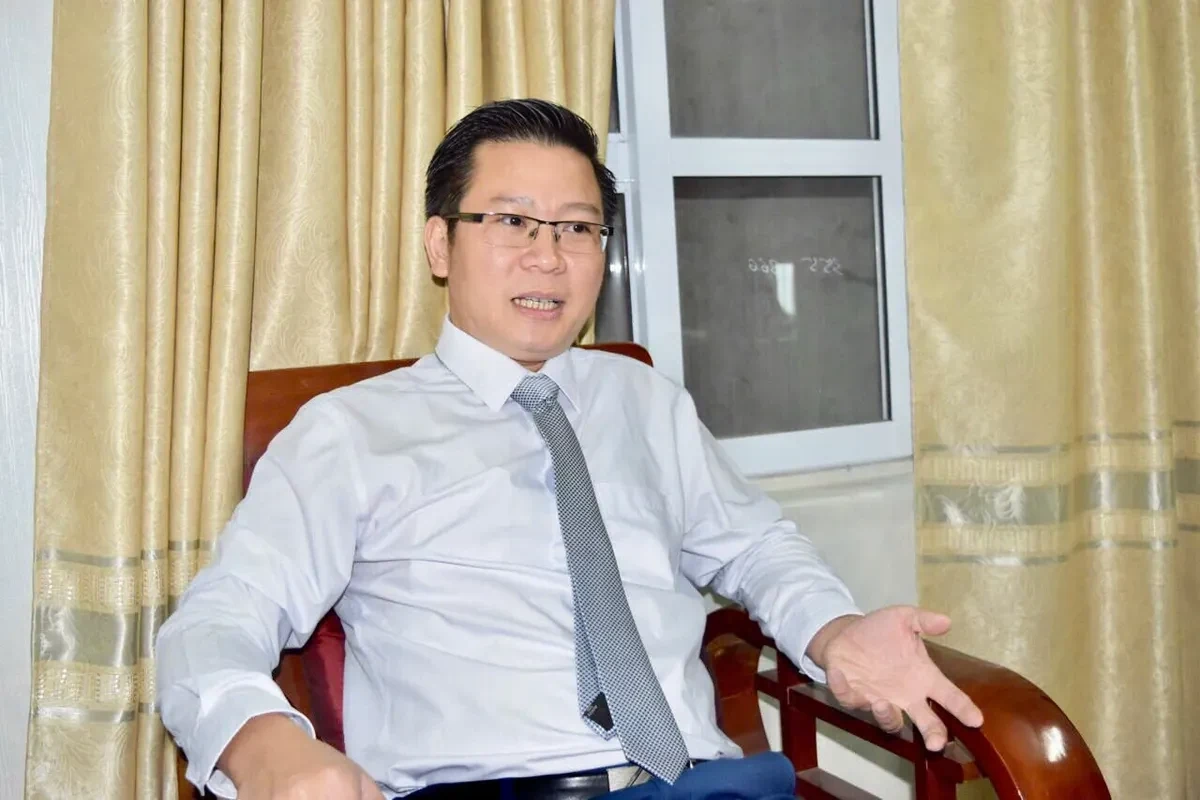 Tràn lan hàng “3 không”, mạng xã hội hóa “chợ trời”