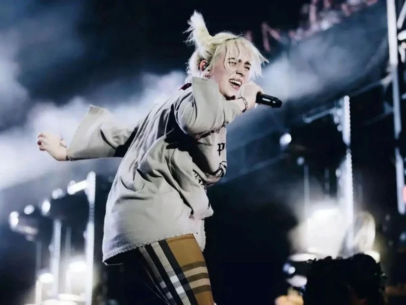 Hiện tượng âm nhạc Billie Eilish làm nên lịch sử tại Lễ trao giải AMAs 2025
