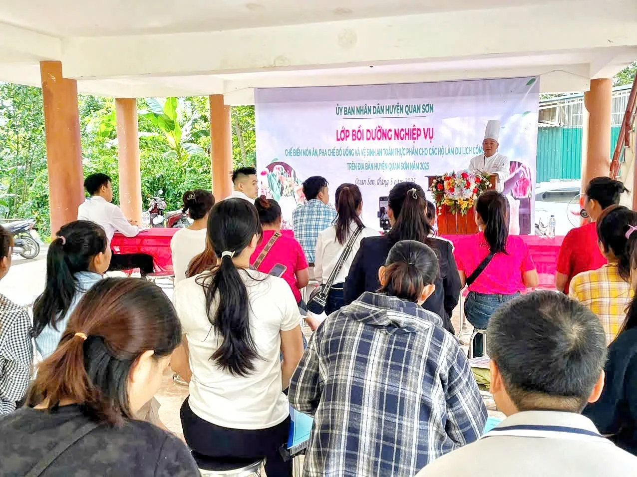 Quan Sơn: Bồi dưỡng nghiệp vụ vệ sinh ATTP và chế biến món ăn cho hơn 80 học viên