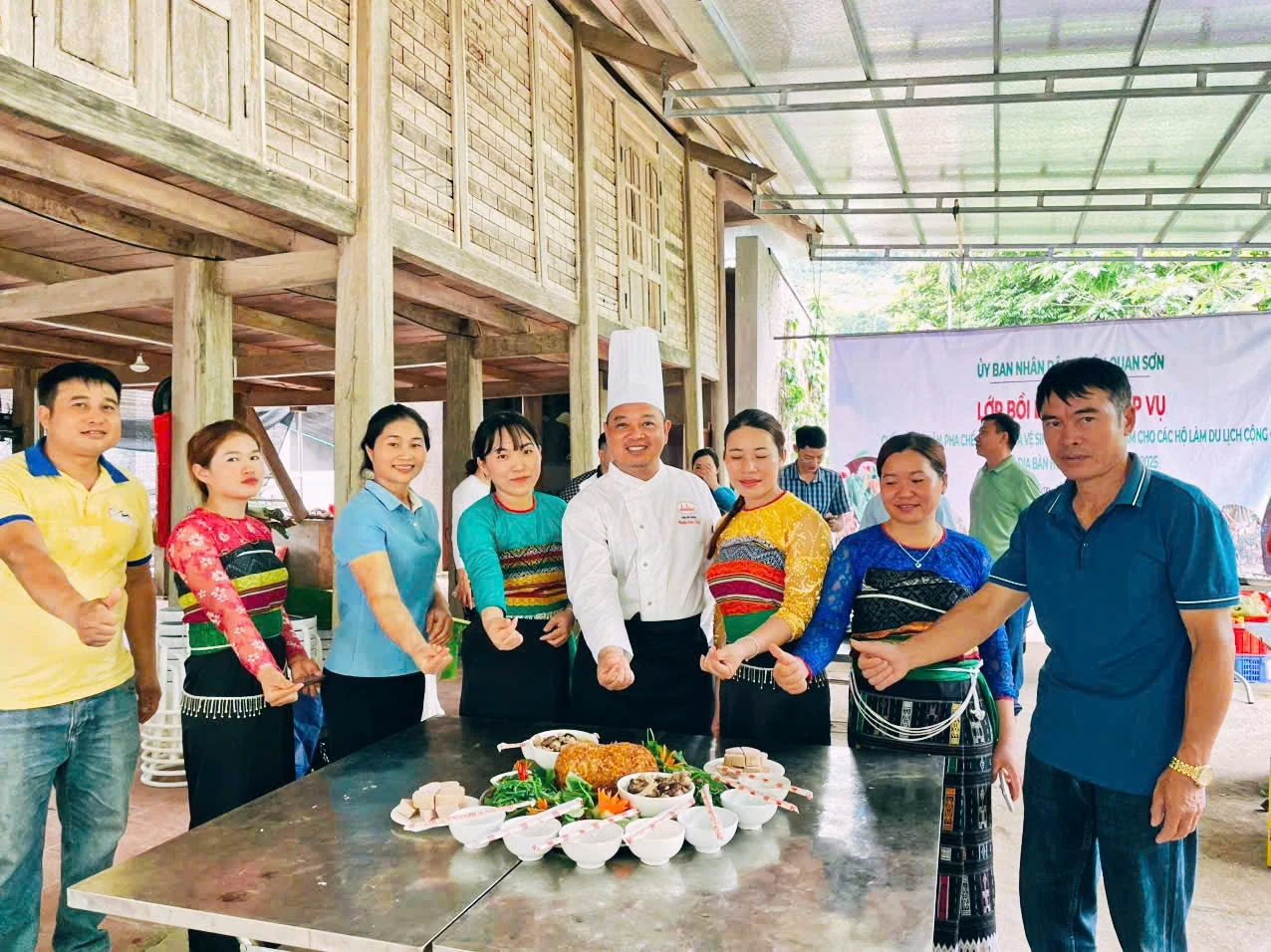 Quan Sơn: Bồi dưỡng nghiệp vụ vệ sinh ATTP và chế biến món ăn cho hơn 80 học viên