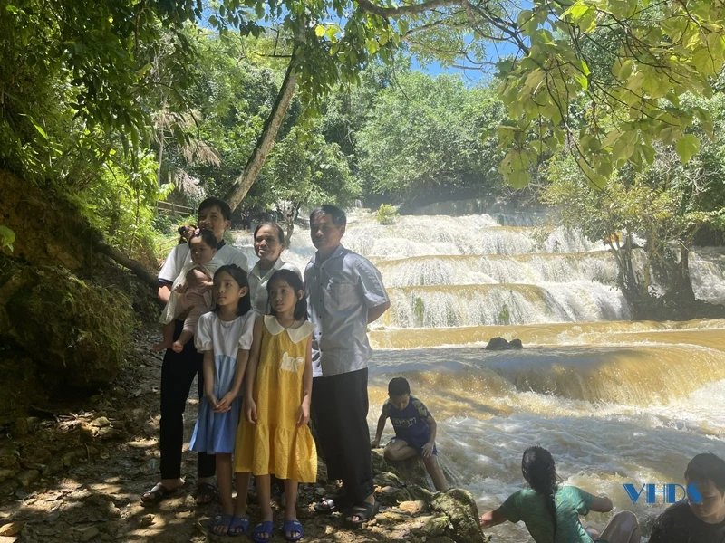 Giải nhiệt ngày hè nắng nóng ở thác Mây