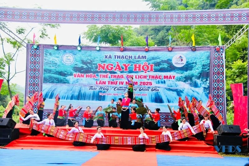 Giải nhiệt ngày hè nắng nóng ở thác Mây