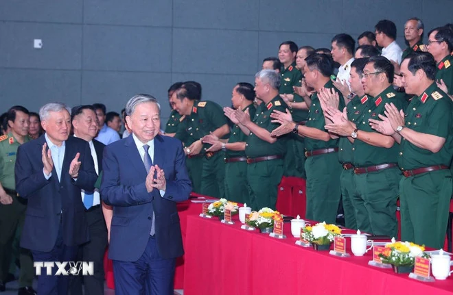 Tổng Bí thư dự giao lưu nghệ thuật “Khắc ghi lời Bác - vang nhịp quân hành”