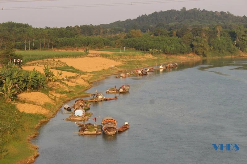 Lặng lẽ Thủy Long