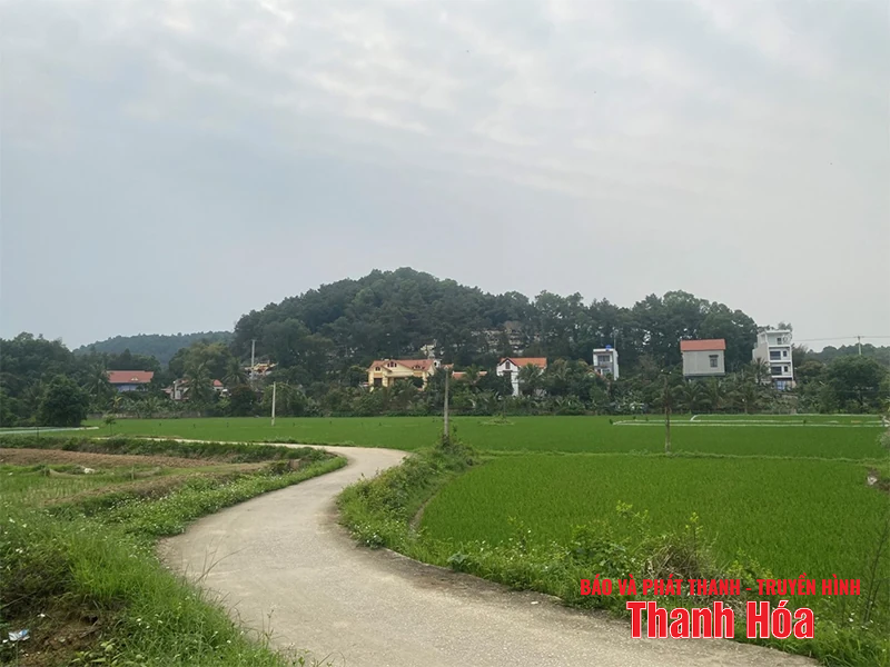 Kẻ Gũ bên sông Lèn