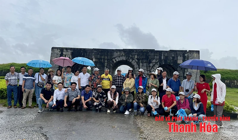 Một ngày tại Thành Nhà Hồ
