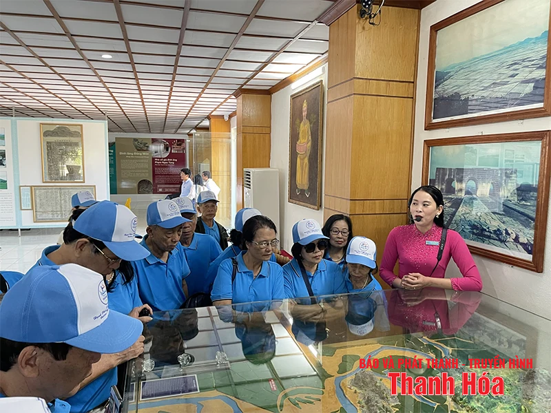 Một ngày tại Thành Nhà Hồ
