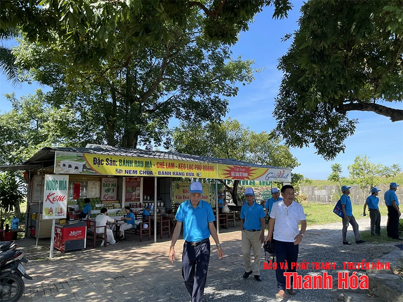 Một ngày tại Thành Nhà Hồ
