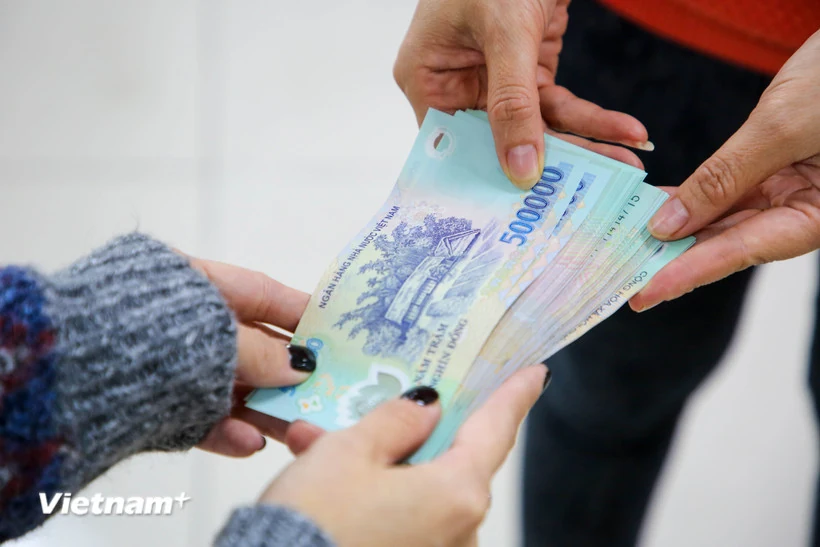 Bộ Nội vụ lấy ý kiến phương án lương tối thiểu vùng năm 2026 tăng 7,2%