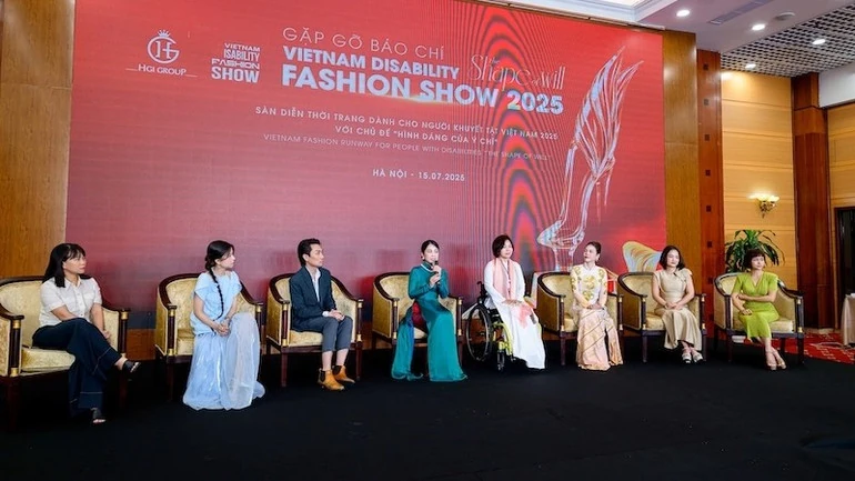 Ra mắt sàn diễn thời trang chuyên biệt cho người khuyết tật Việt Nam