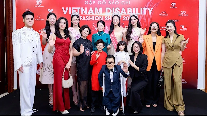 Ra mắt sàn diễn thời trang chuyên biệt cho người khuyết tật Việt Nam