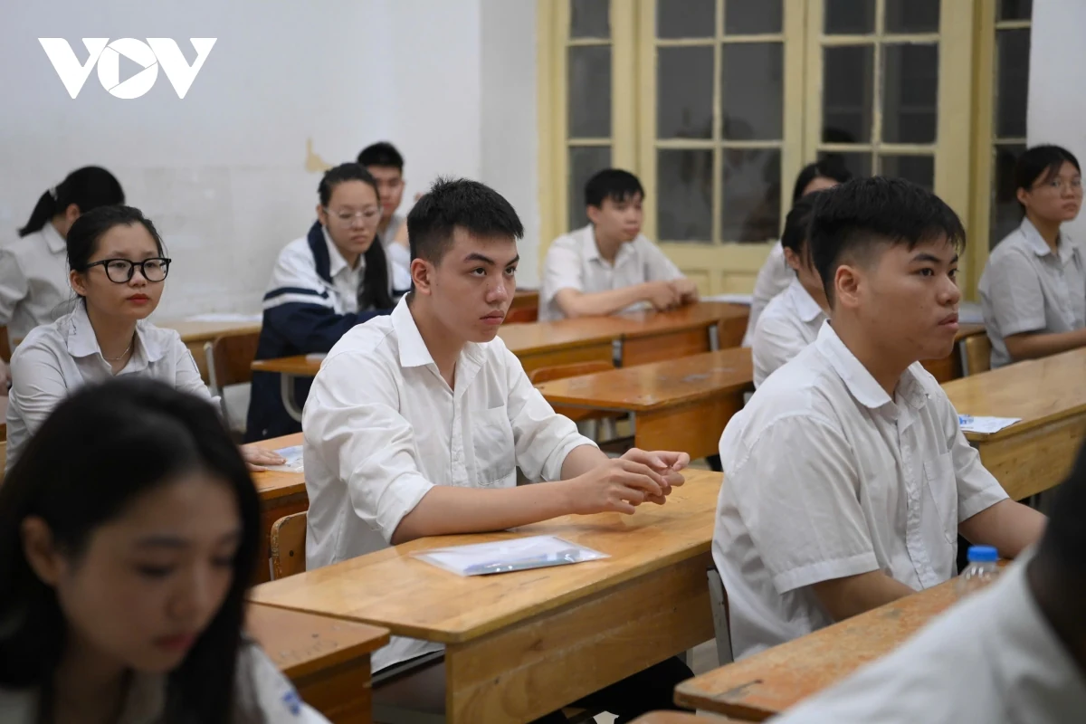 Điểm chuẩn đại học 2025 “tụt sâu”: Nhiều khối xét tuyển giảm tới 3 điểm