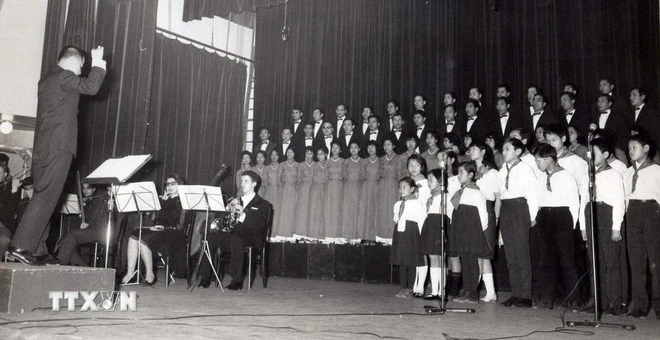 Nhạc Hoàng Vân - cầu nối Việt kiều với quê hương