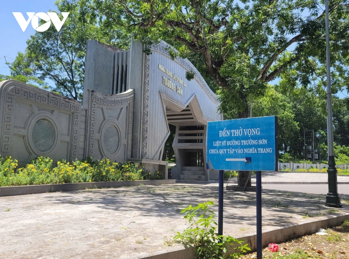 Đền thờ vọng 13.000 anh hùng liệt sĩ trên dãy Trường Sơn