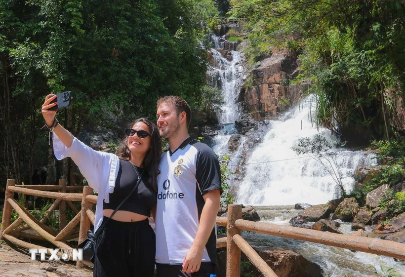 Hộ chiếu Việt Nam tăng 7 bậc: Cơ hội nâng tầm du lịch và hội nhập toàn cầu