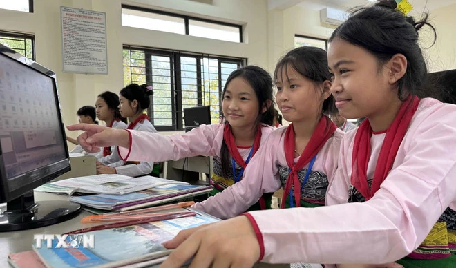 100 trường nội trú liên cấp ở biên giới - 13 tháng hành động