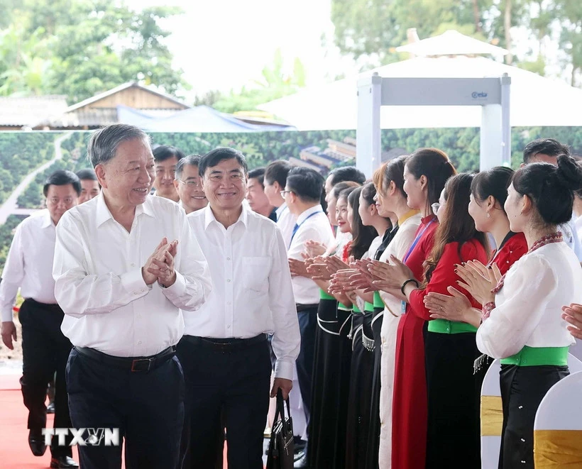 100 trường nội trú liên cấp ở biên giới - 13 tháng hành động