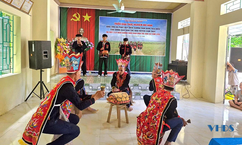 Những “báu vật sống” người dân tộc thiểu số (Bài cuối): Tiếp lửa gìn giữ truyền thống văn hóa