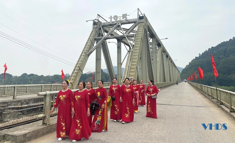 “Vùng trời quê hương nào cũng là bầu trời Tổ quốc”