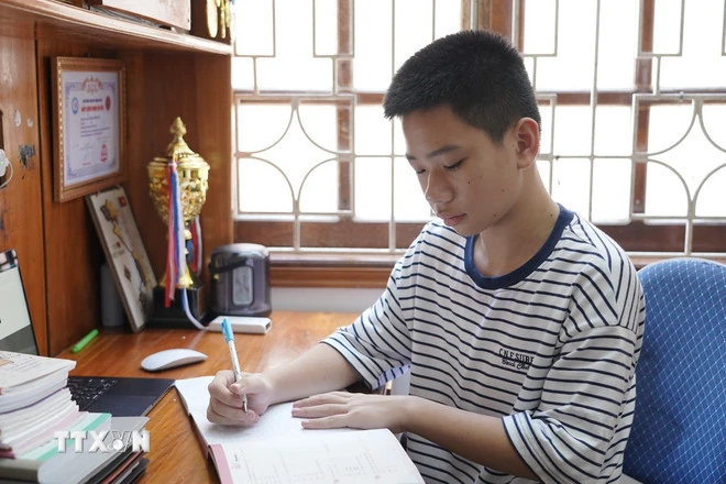 Chân dung học sinh lớp 6 giành Huy chương Vàng tại Đấu trường Toán học châu Á 2025