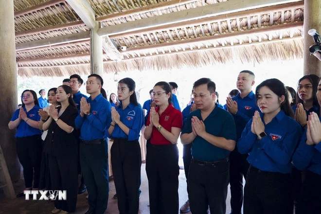 80 năm Quốc khánh: Rộn ràng mùa du lịch về nguồn