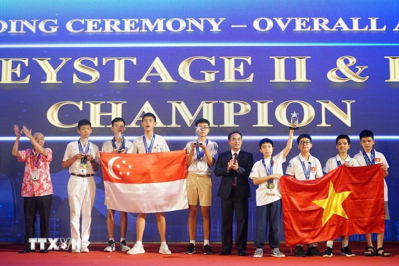 Đoàn Việt Nam giành 18 huy chương tại Kỳ thi Toán học quốc tế lần thứ 25