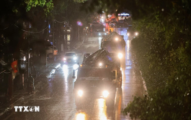 Dàn xe pháo quân sự cơ động về các điểm tập kết, sẵn sàng cho nhiệm vụ A80