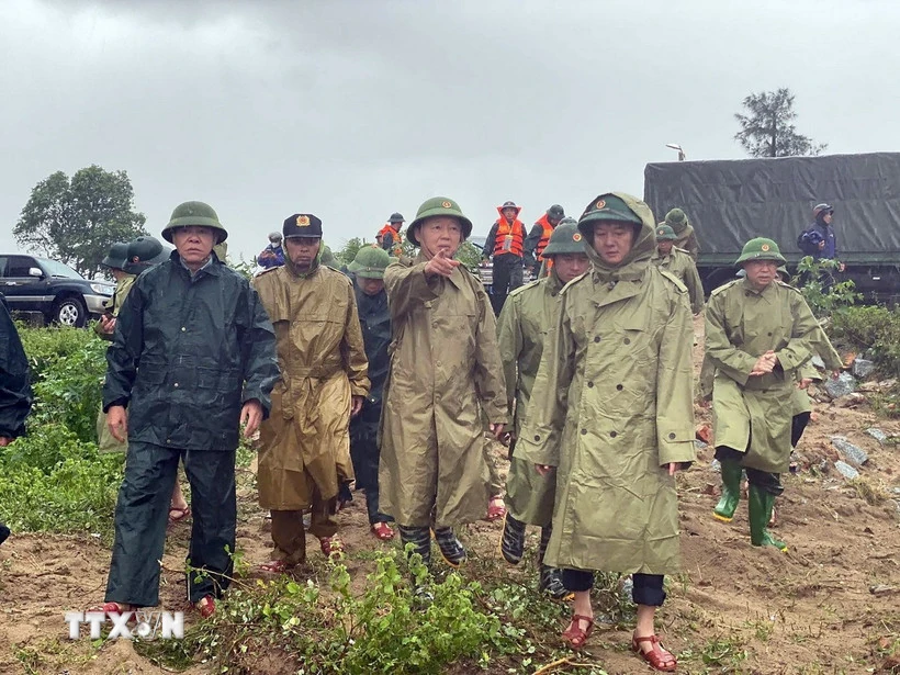 Phó Thủ tướng: Người dân vùng bão ảnh hưởng không ra đường từ 11 giờ đến 18 giờ ngày 25/8