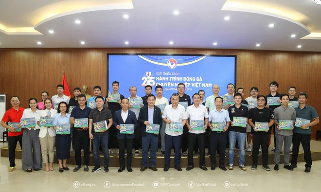 Ra mắt cuốn sách về “25 năm hành trình bóng đá chuyên nghiệp Việt Nam”