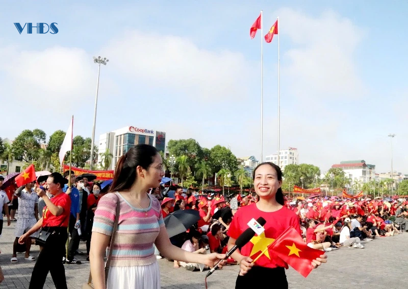 Khoảnh khắc đẹp và xúc động của người dân Hạc Thành xem Lễ diễu binh, diễu hành kỷ niệm 80 năm ngày Quốc khánh 2/9