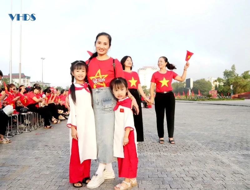 Khoảnh khắc đẹp và xúc động của người dân Hạc Thành xem Lễ diễu binh, diễu hành kỷ niệm 80 năm ngày Quốc khánh 2/9