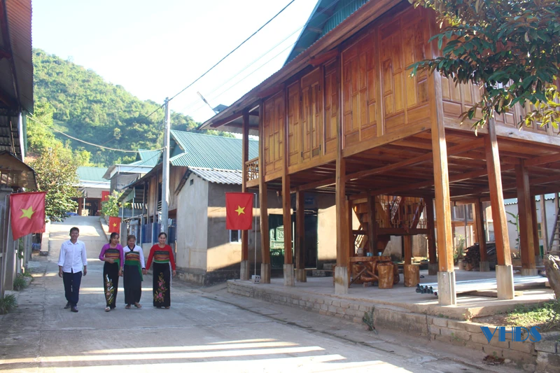 Niềm vui Ngày Tết Độc lập ở bản tái định cư