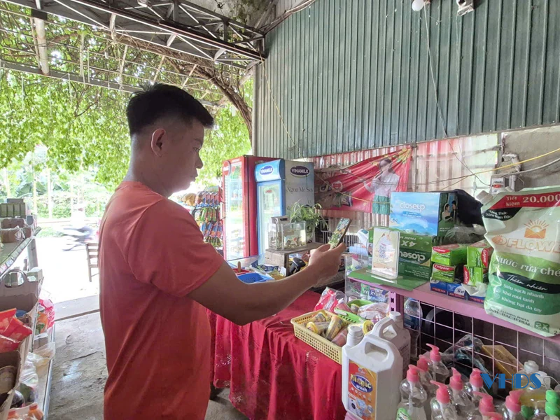 Thanh toán không dùng tiền mặt: Hành trình từ phố về quê