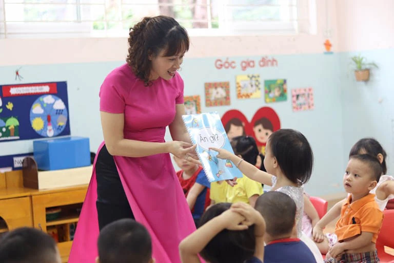 Cô giáo như mẹ hiền