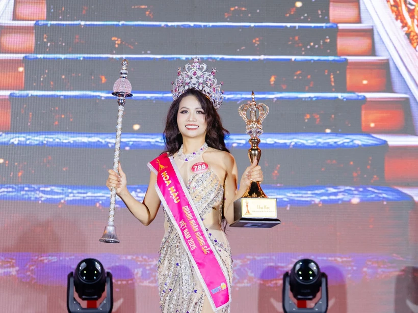 Nữ giảng viên y tế đăng quang Hoa hậu Doanh nhân Hương sắc Việt Nam 2025