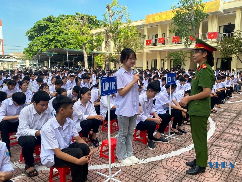 Hưởng ứng tháng cao điểm học sinh nghiêm chỉnh chấp hành pháp luật về phòng chống ma túy