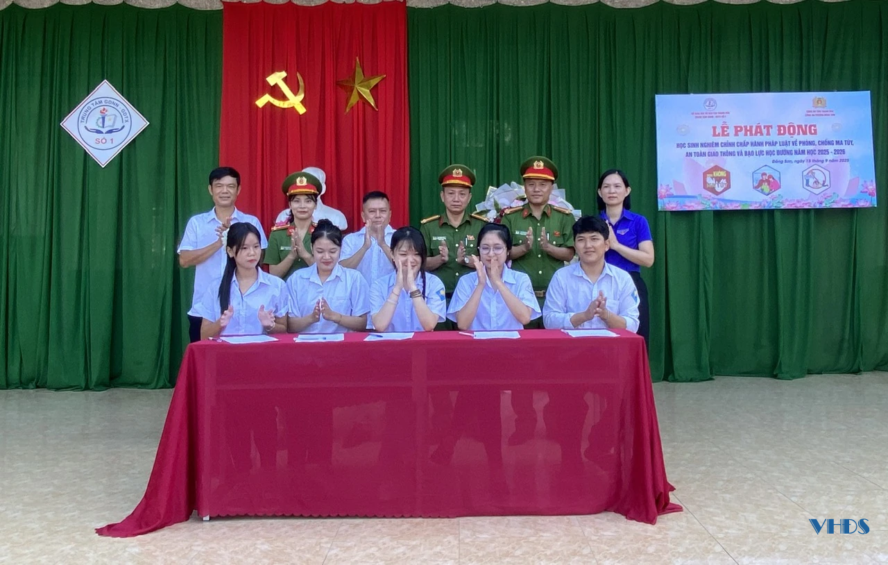 Hưởng ứng tháng cao điểm học sinh nghiêm chỉnh chấp hành pháp luật về phòng chống ma túy