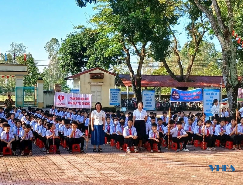 Hưởng ứng tháng cao điểm học sinh nghiêm chỉnh chấp hành pháp luật về phòng chống ma túy