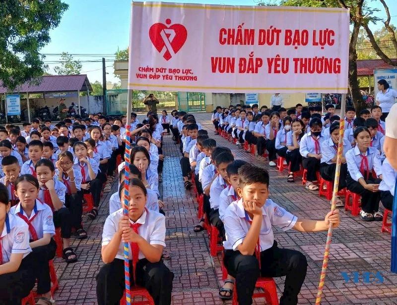 Hưởng ứng tháng cao điểm học sinh nghiêm chỉnh chấp hành pháp luật về phòng chống ma túy