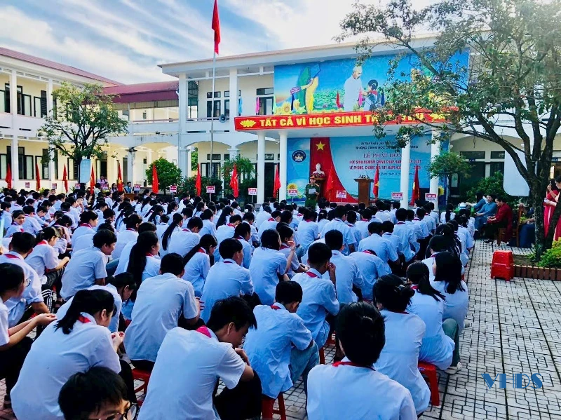 Hưởng ứng tháng cao điểm học sinh nghiêm chỉnh chấp hành pháp luật về phòng chống ma túy