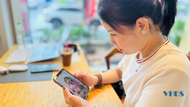 Làn sóng thần tượng online